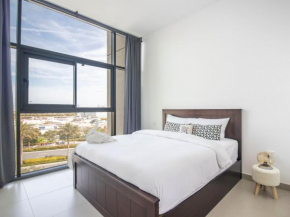 Luxury 1BR Getaway: Steps from Dubai Hills Park